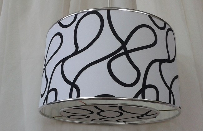 Colgante estampado tela Nº 58 con filete plateado
